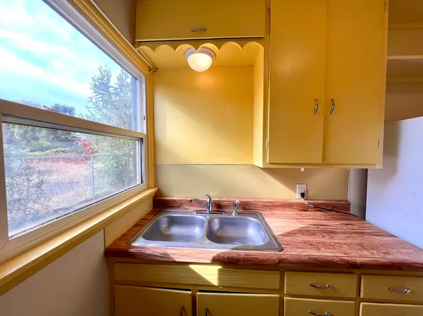 1522 S 9th Avenue - Duplex in Yakima, 1522 S 9th Ave #B, Yakima, WA 98902