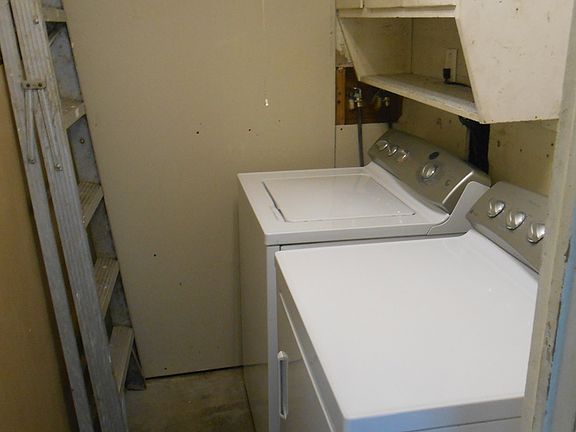 2nd image of 1455 Laura St APT 2