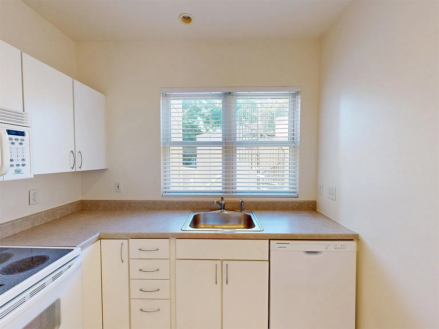 2 bed, 2.0 bath, 1126 sqft, $1,375 — Photo 4