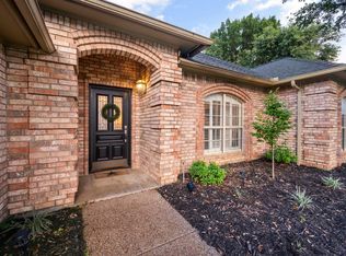1206 Saint James Pl, Arlington, TX 76011