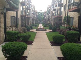 5151 N East River Rd APT 133E, Chicago, IL 60656