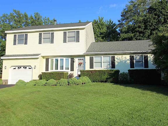 3rd image of 12 Harwich Dr