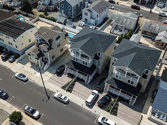 5th image of 17 6th Ave #B