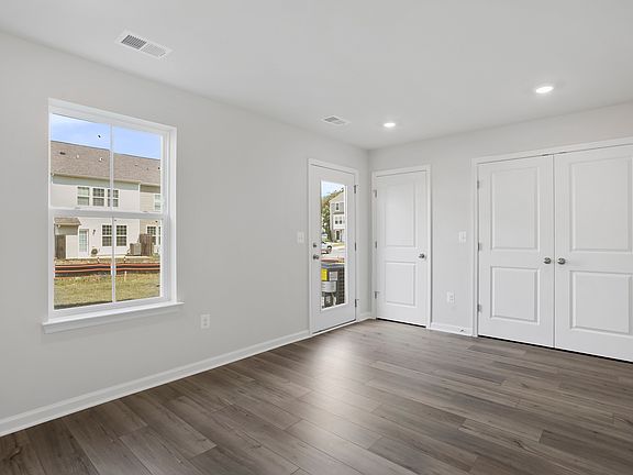 4th image of 106 Kinkade Ct