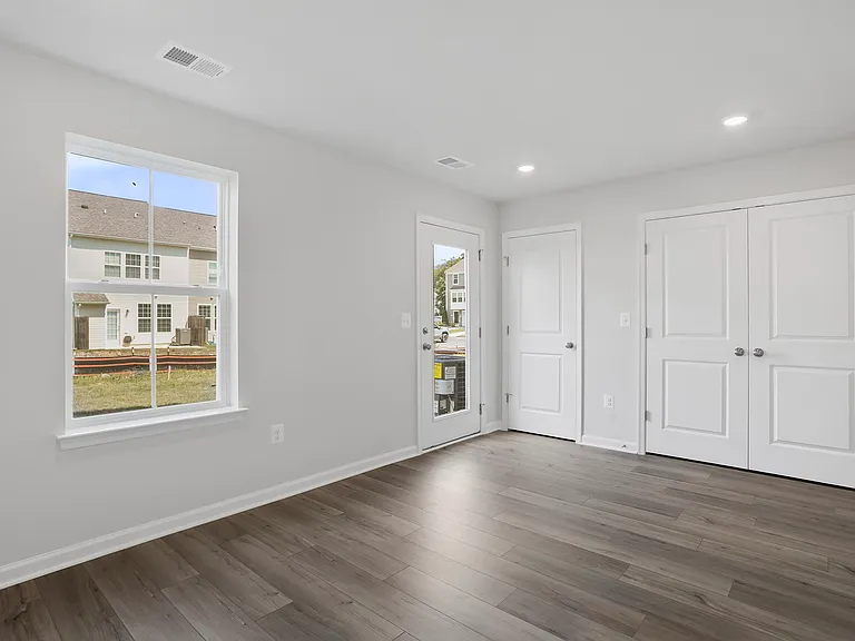 125 Brashear Ct — Photo 2