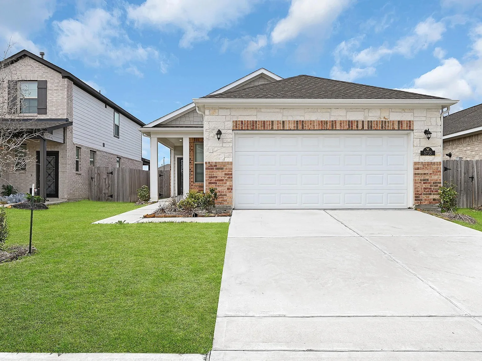 4 bed, 2.0 bath, 1606 sqft, $2,100 — Photo 1