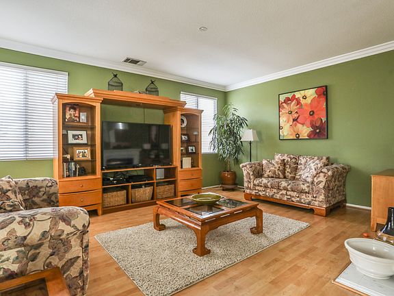 3rd image of 2634 S Bon View Ave