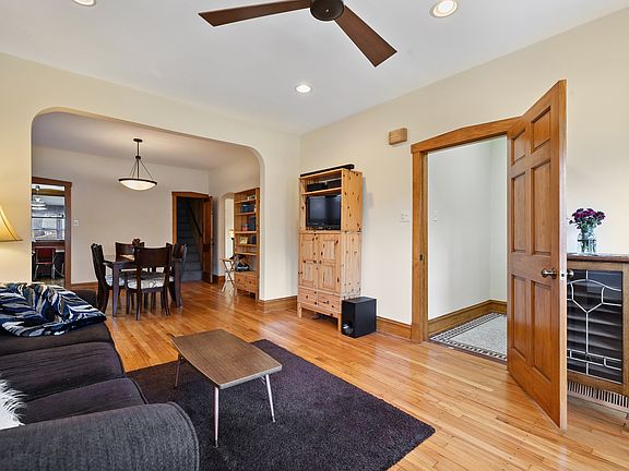 4th image of 3642 N Artesian Ave