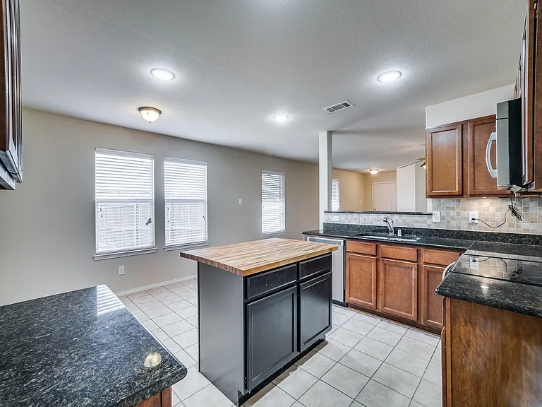 76 Daisy Dr — Photo 11