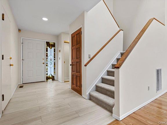 2nd image of 88 Farm Lake Crescent Road