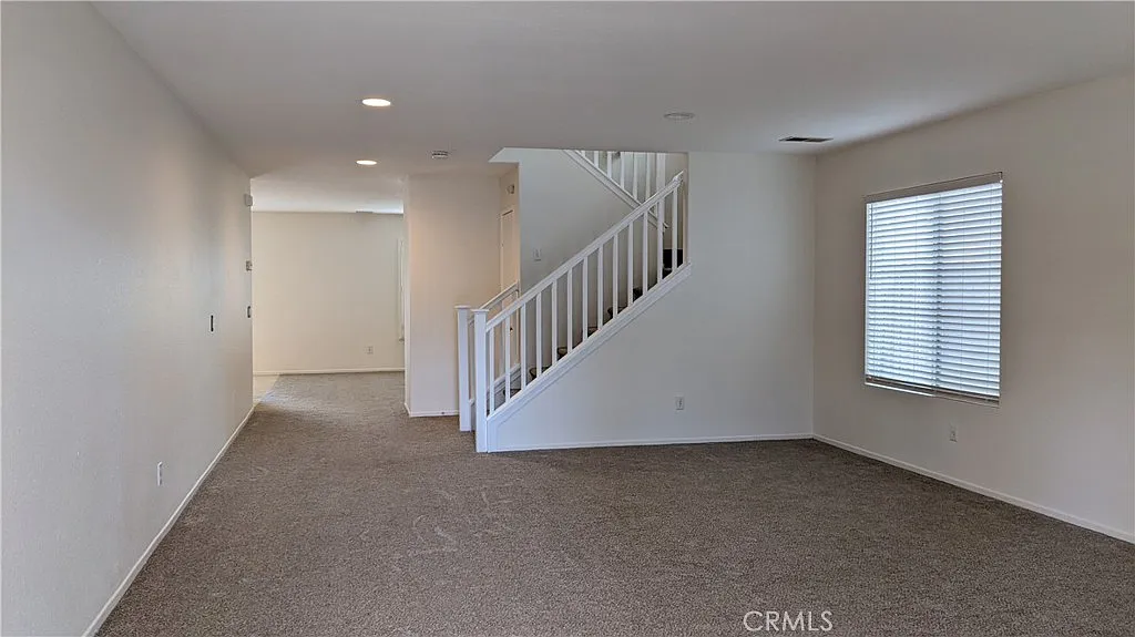 3 bed, 2.5 bath, 2284 sqft, $2,975 — Photo 2