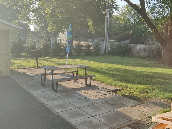 3rd image of 5109 Meadow Ln