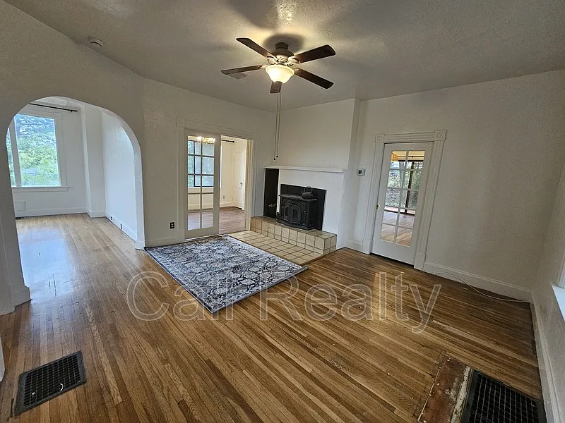 3 bed, 2.0 bath, 1056 sqft, $2,200 — Photo 1