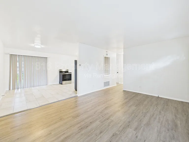 11018 Booth Ave — Photo 2