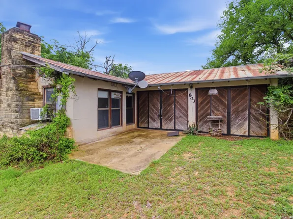 803 15th, Bandera, TX 78003