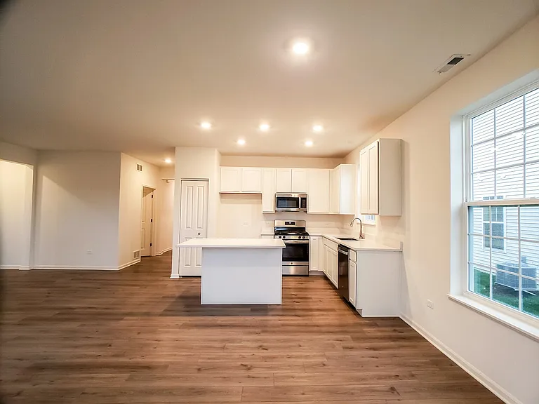 14347 Clover Ave — Photo 7