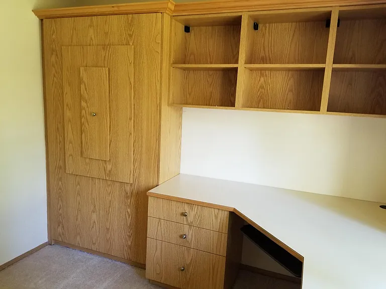 2nd Bedroom. Built in desk and Murphy bed