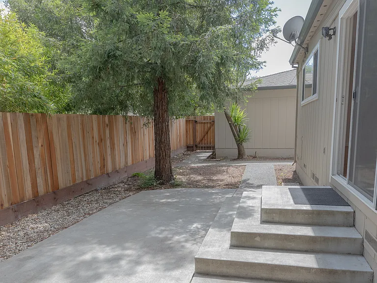 2203 Mesquite Dr — Photo 9
