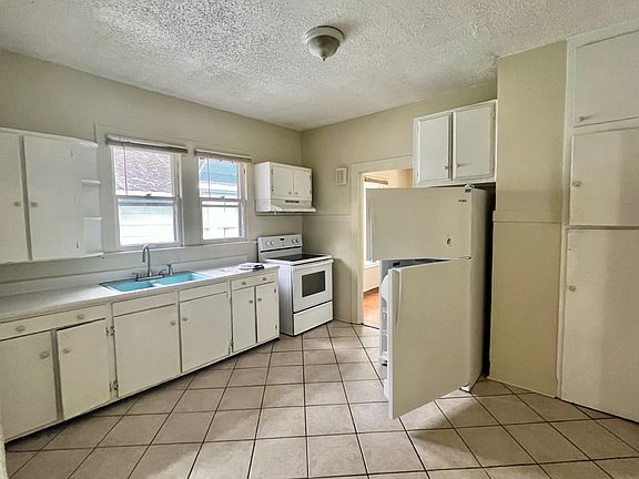 2nd image of 114 1/2 Bridge St #B
