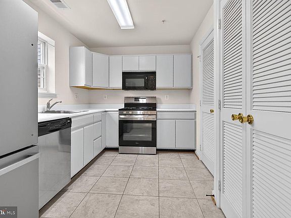3rd image of 655 Constellation Sq SE Unit B