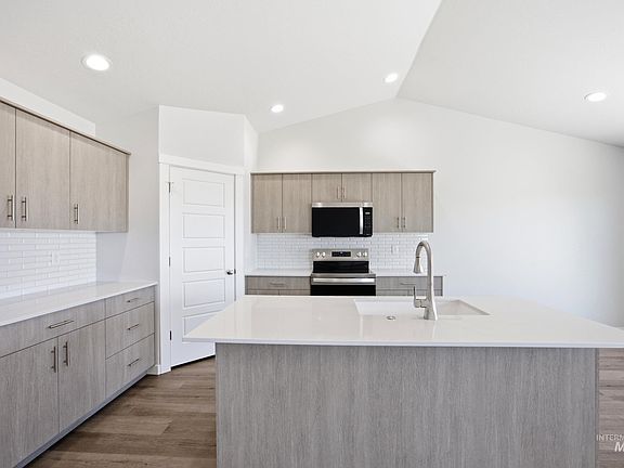 3rd image of 2450 W Clegane Ct