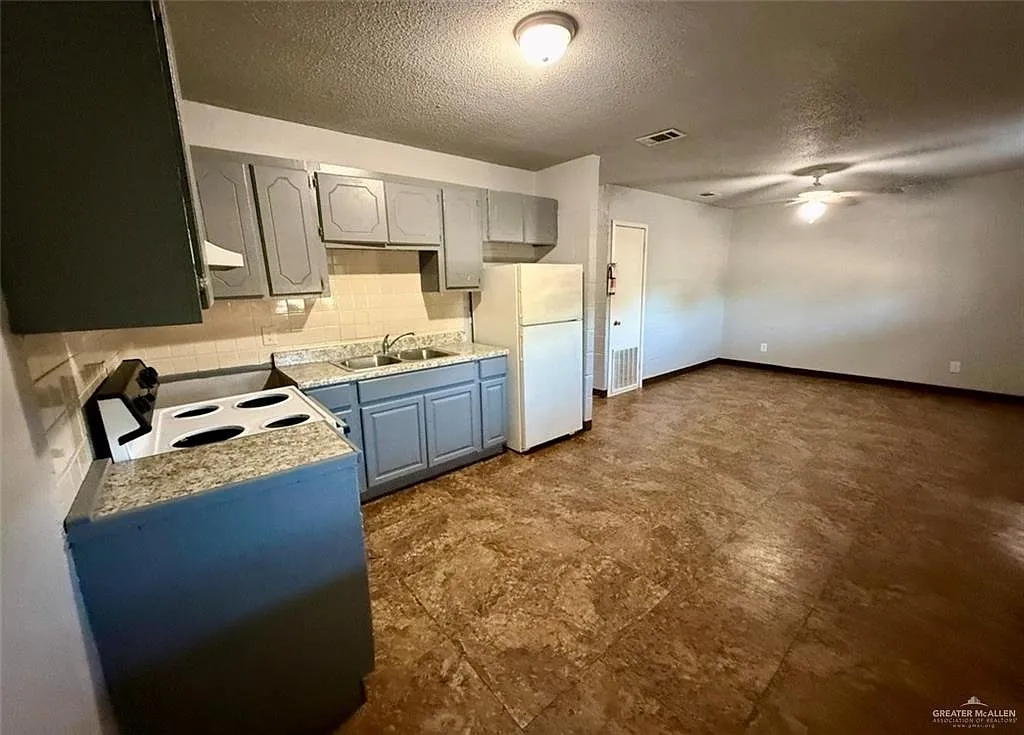 2 bed, 1.0 bath, 735 sqft, $695 — Photo 3