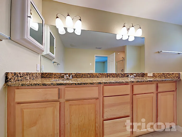 2215 3rd Ave E — Photo 12