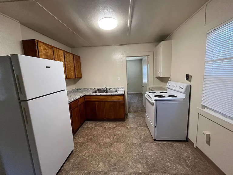 1034 State St — Photo 10