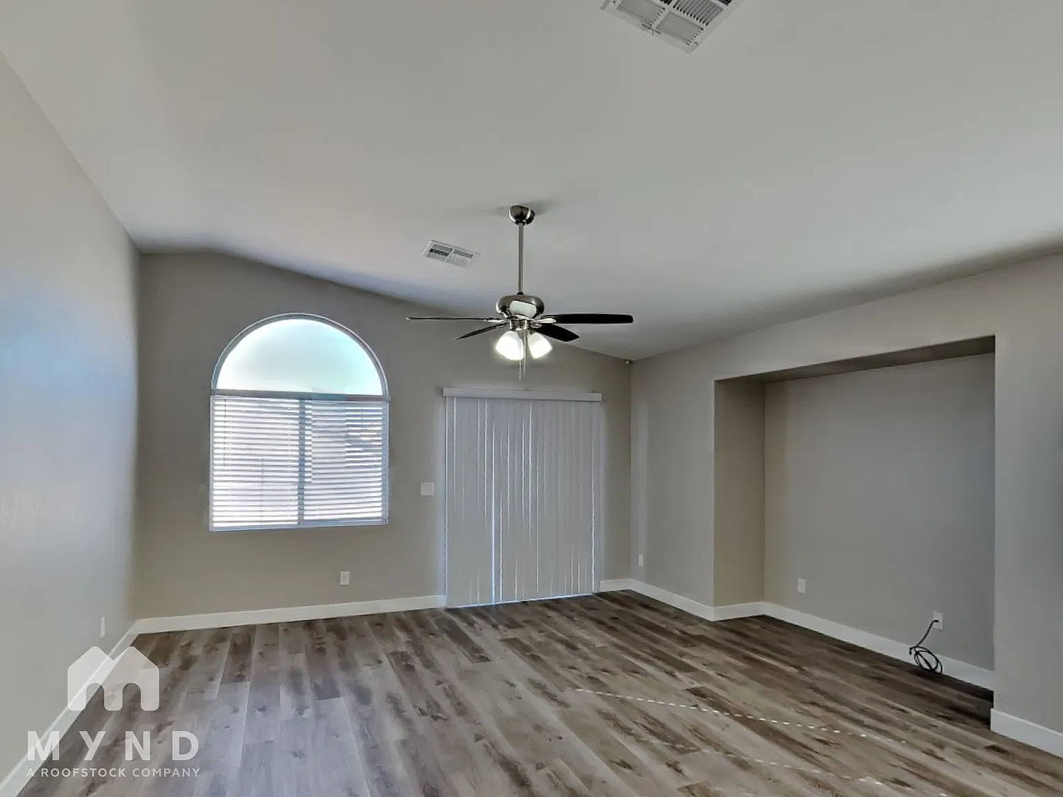 3 bed, 2.0 bath, 1458 sqft, $1,885 — Photo 4