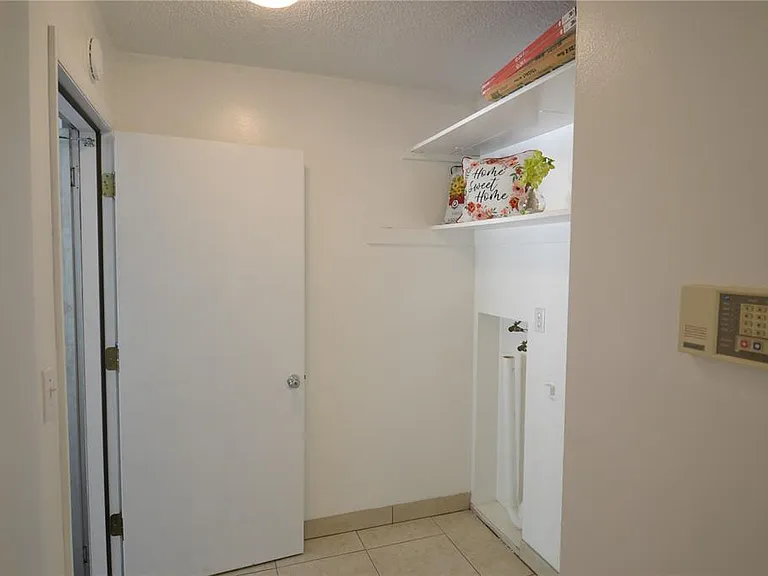 2357 White Oak Cir — Photo 23