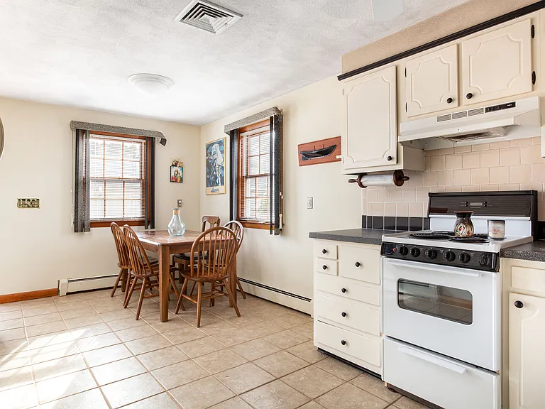 19 Cornell Rd — Photo 8