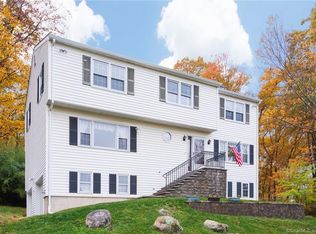 7 Carriage House Dr, Danbury, CT 06810