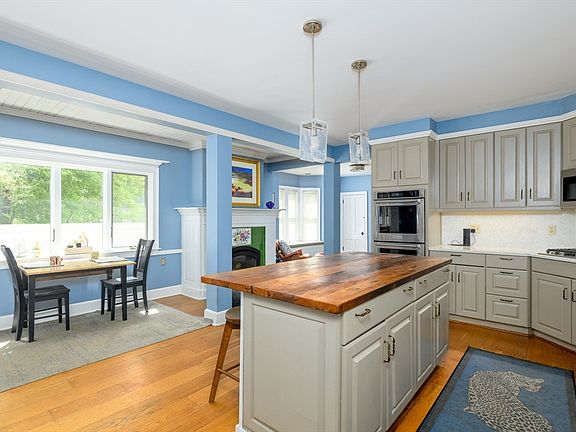 3rd image of 1274 Main St