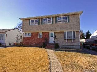 582 Rutherford Dr, Seaford, NY 11783