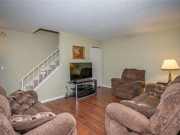 3rd image of 81 Privet Ln