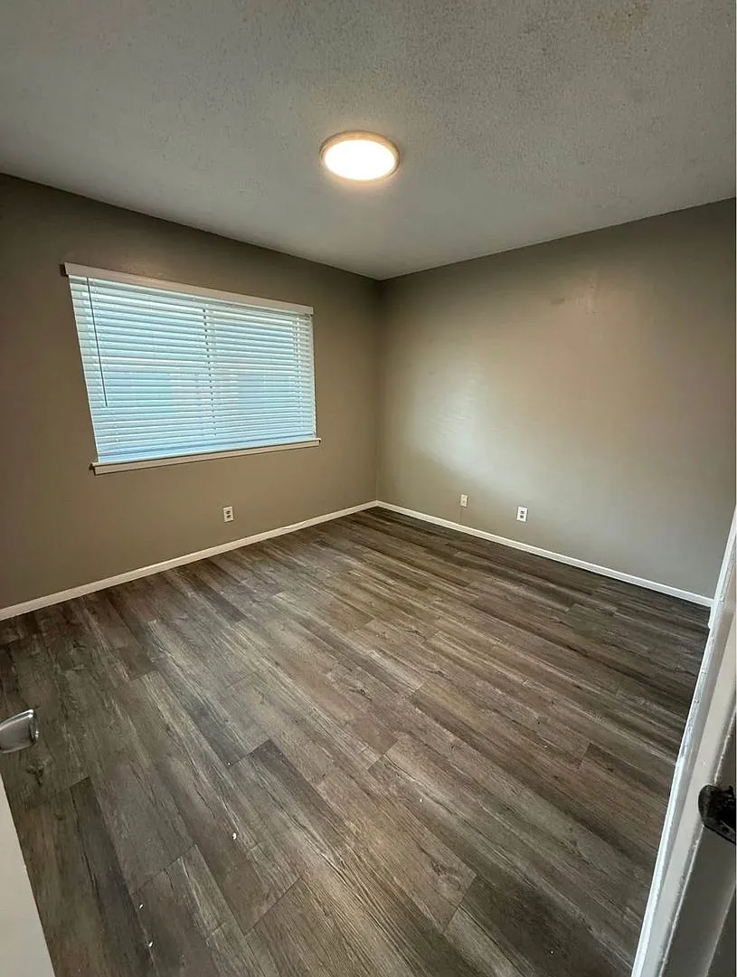 2 Bedroom/1 Bath Renovated — Photo 4