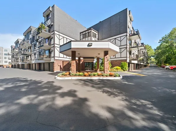 9 Broadway APT 305, Saugus, MA 01906