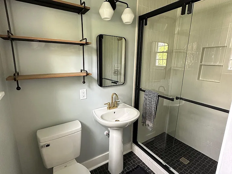 Primary en-suite
