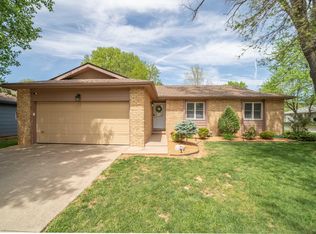 1135 W McGee St, Springfield, MO 65807