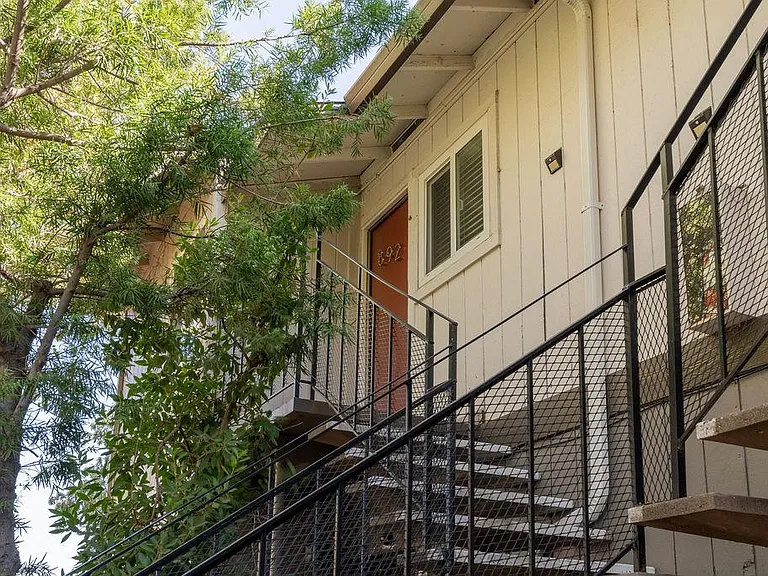 Lynwood Knolls — Photo 29