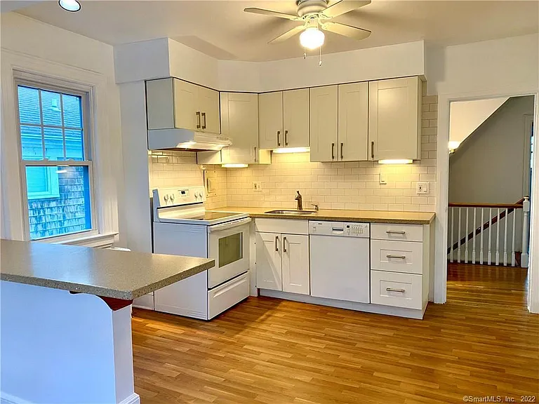 43 Mohegan Ave #2 — Photo 2