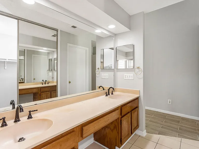 2015 Braesmeadow Ln — Photo 23