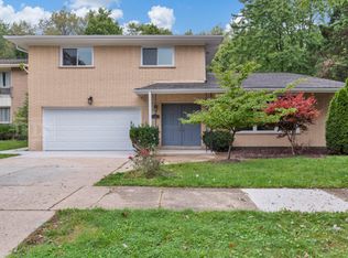 3524 Riverside Dr, Wilmette, IL 60091