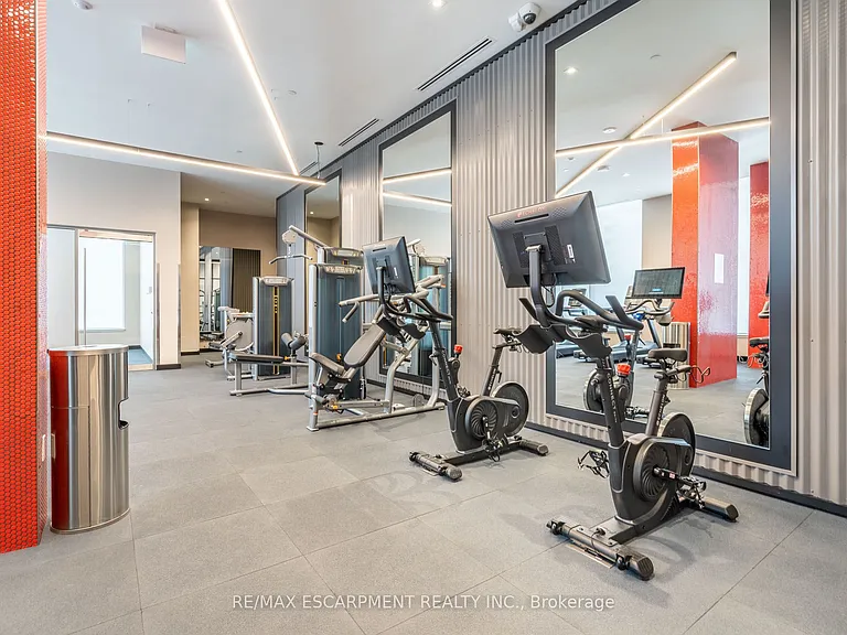 212 King William St #816 — Photo 40