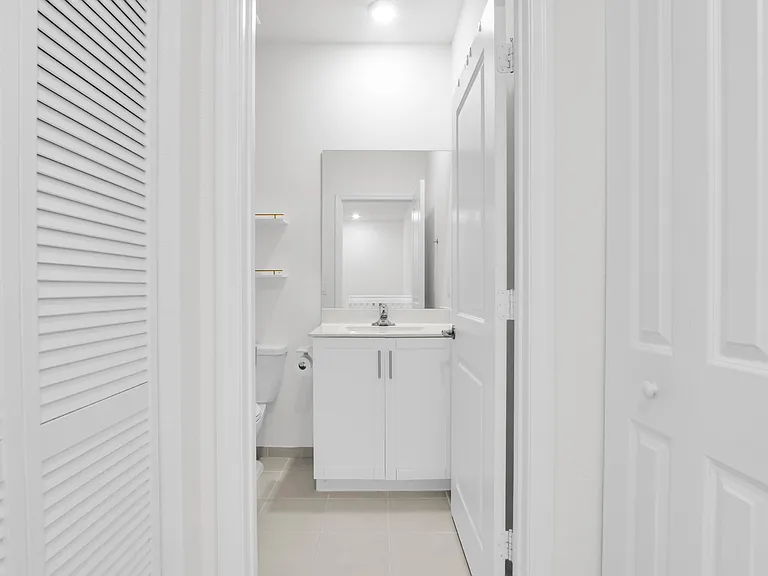 20610 NE 5th Pl — Photo 7