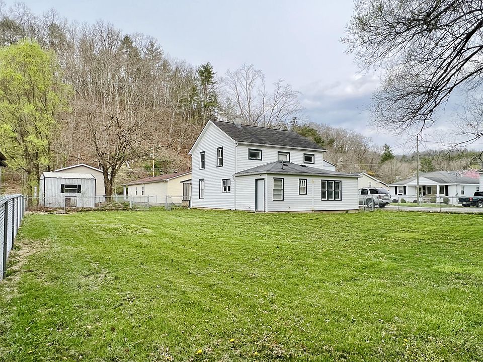 124 Oak St, White Sulphur Springs, WV 24986 Zillow