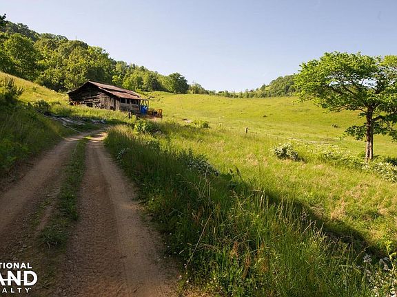 Old Tobacco and Cattle Barn