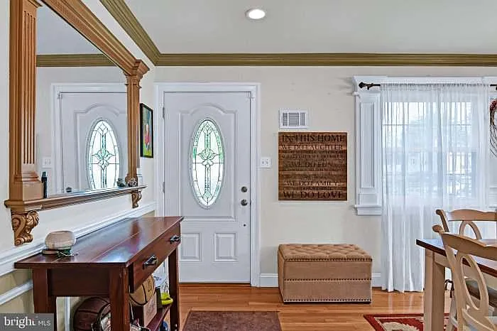 7428 Tillman Dr — Photo 2