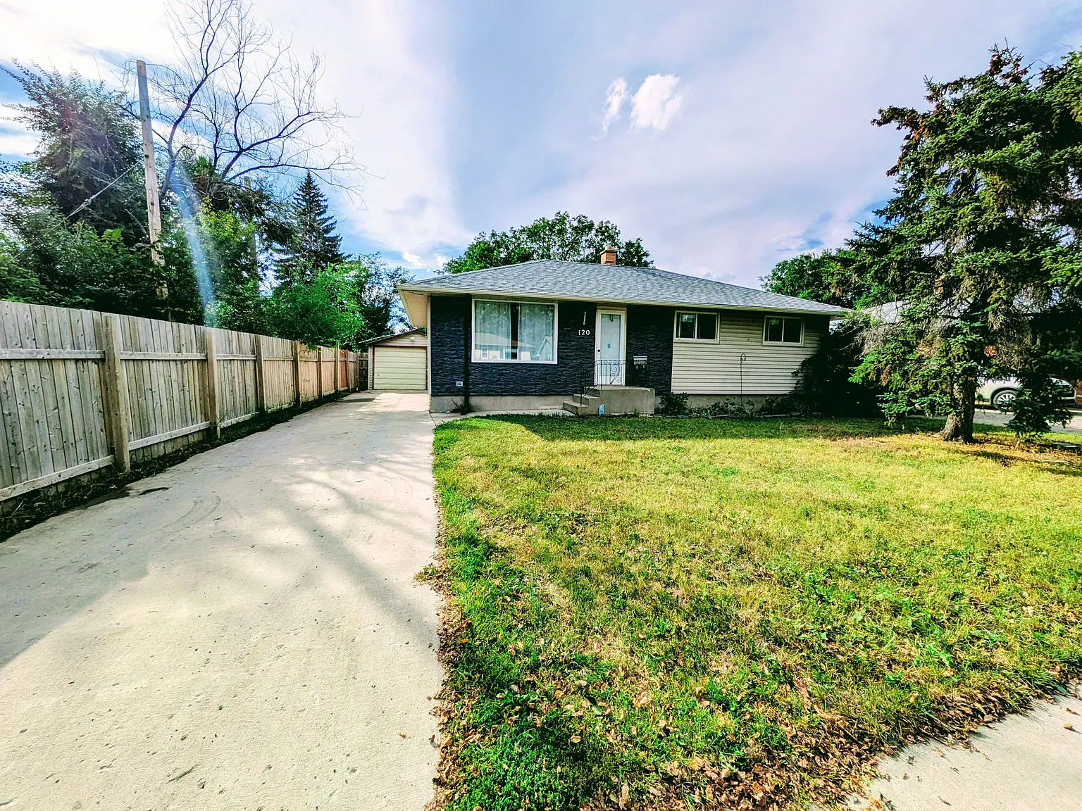 McCannel St, Regina — Photo 1