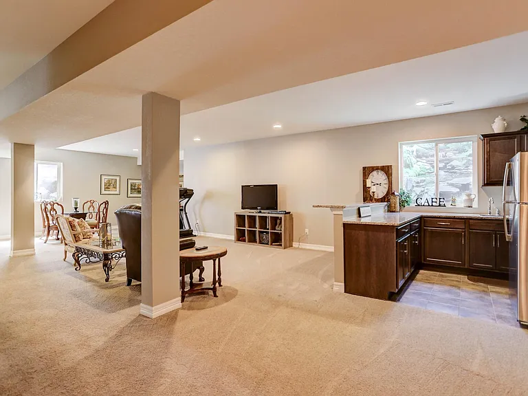 610 Grenville Cir — Photo 18